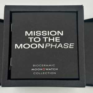Swatch Chronograph MISSION TO THE MOONPHASE Swatch x Omega - NEW MOON SO33B700, Mondphasen Anzeige integriert, Snoopy Moonswatch