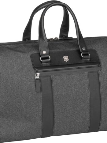 Der Weekender von Victorinox ist perfekt für Kurztrips über das Wochenende. Hergestellt aus widerstandsfähigem Polyester